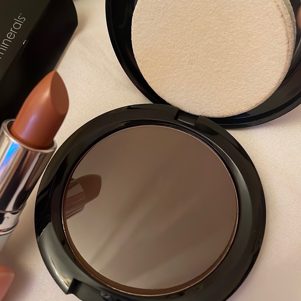 Glo minerals pressed powder and lipstick